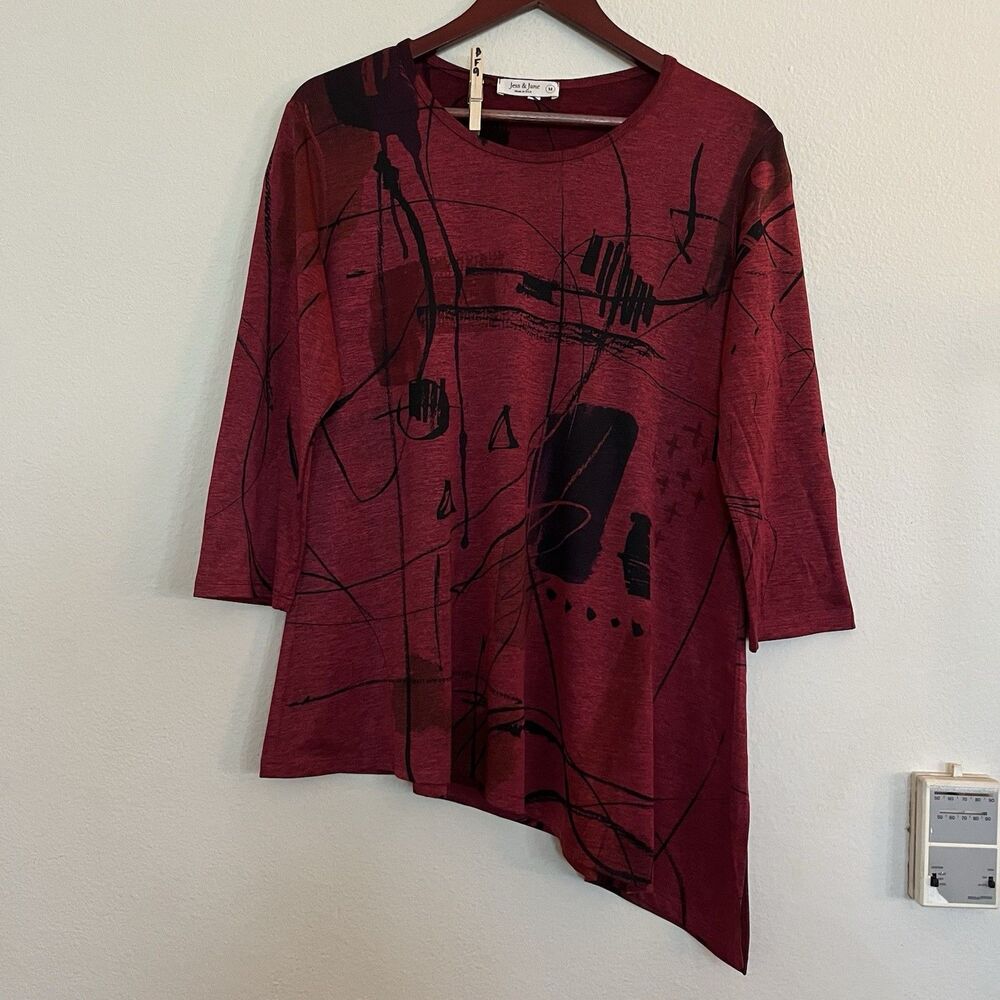 Jess & Jane Asymmetrical Artsy 3/4 Sleeve Red Black Stretch Top Blouse SZ M